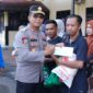 Kapolres Aceh Utara AKBP Nanang Indra Bakti, S.H., S.I.K., memimpin langsung penyaluran bantuan untuk sejumlah pekerja harian lepas dalam rangka bulan suci Ramadan, berlangsung di Mapolres setempat di Lhoksukon, Jumat (7/3/2025).(Foto: NOA.co.id/IST).
